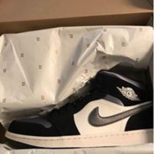 Air Jordan 1 Mid SE
